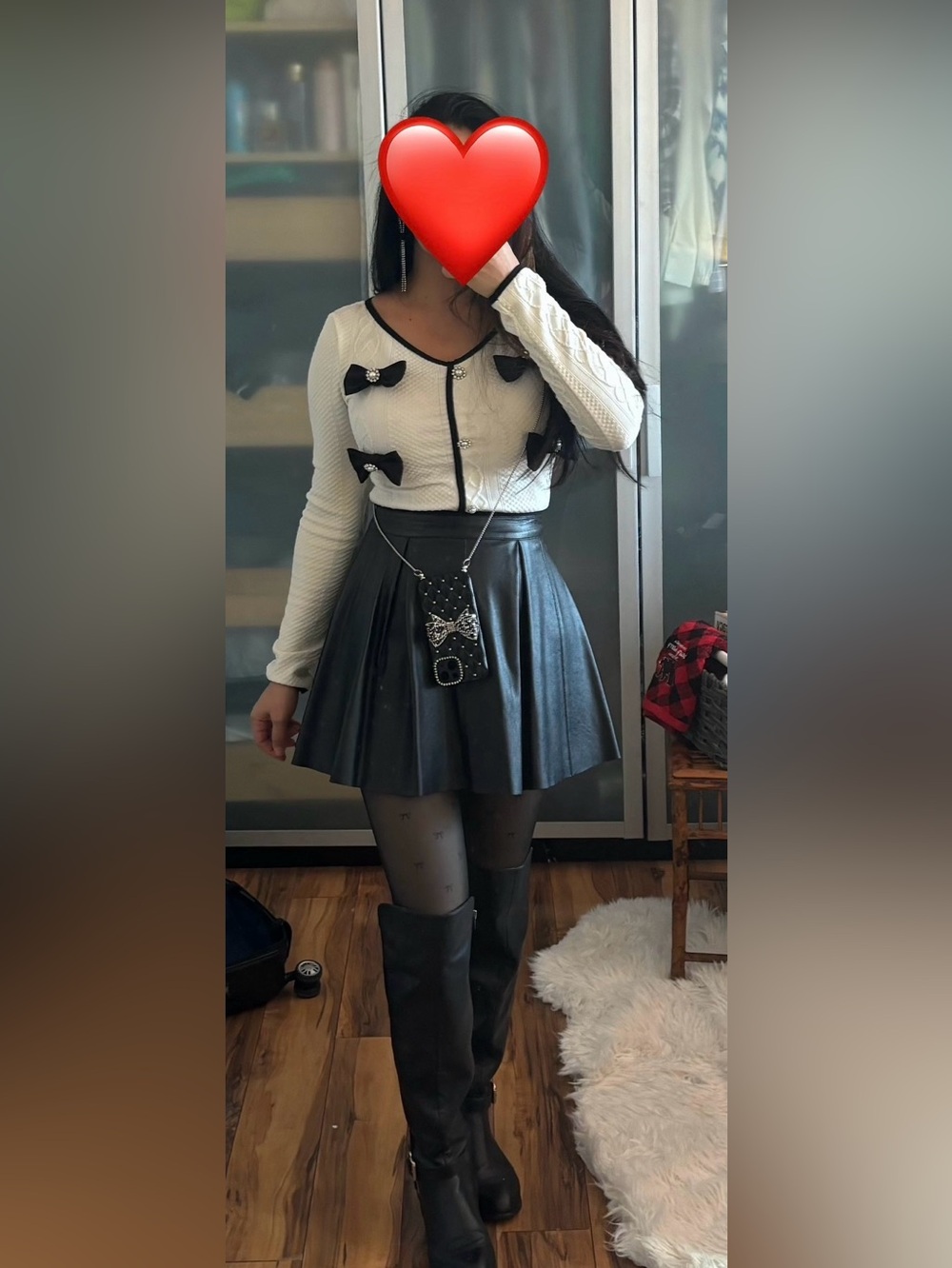 Pleated faux Leather Mini Skirt in Black